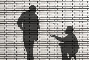 ombres de mendiant et de passant